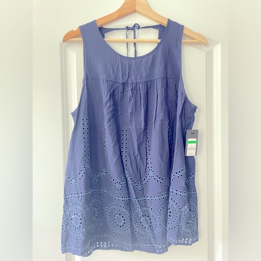 Crown & Ivy blue top